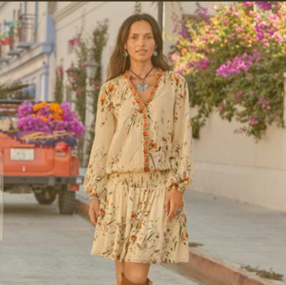 Sundance Dress Long Sleeve Floral Bloom Everyday.. color: Cream  size: Small